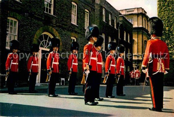 Leibgarde Wache London Irish Guards Ambassador's Court