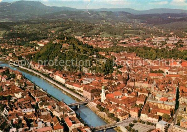 Graz Steiermark Fliegeraufnahme mit Mur und Schlossberg