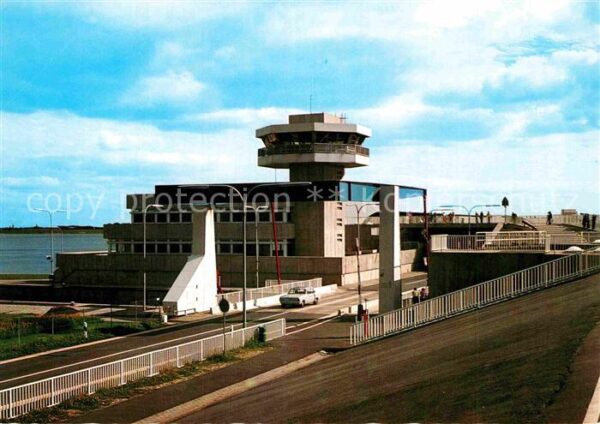 Eidersperrwerk Hauptgebäude mit Klappbrücke