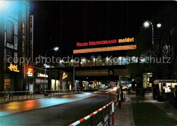 Berlin Bahnhof Friedrichstrasse bei Nacht