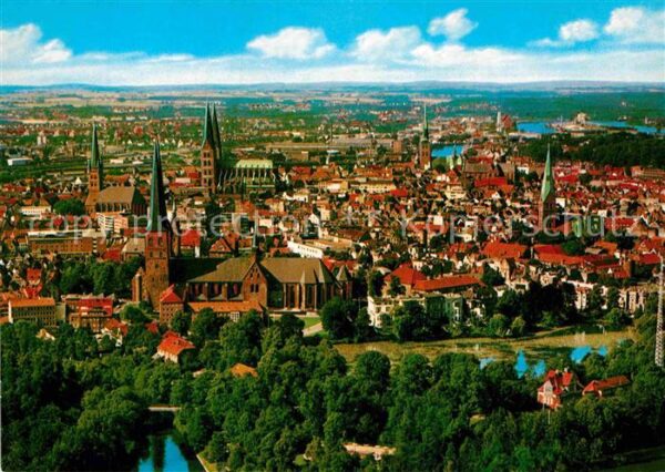 Luebeck Fliegeraufnahme Sieben Türme