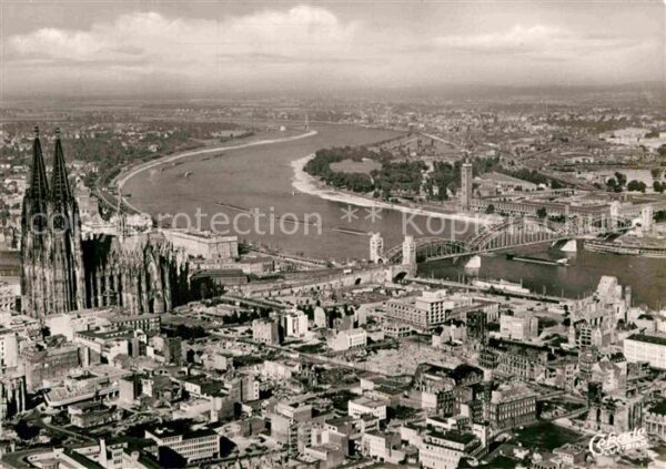 Koeln Rhein Fliegeraufnahme mit Deutzer Brücke Dom