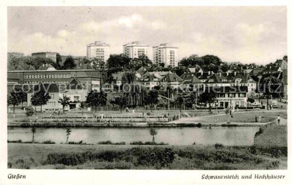 Giessen Lahn Schwanenteich und Hochhäuser