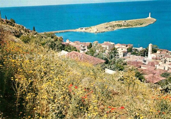 Gythion Stadtblick mit Insel Kranae