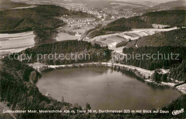 Daun Eifel Fliegeraufnahme Gemündener Maar