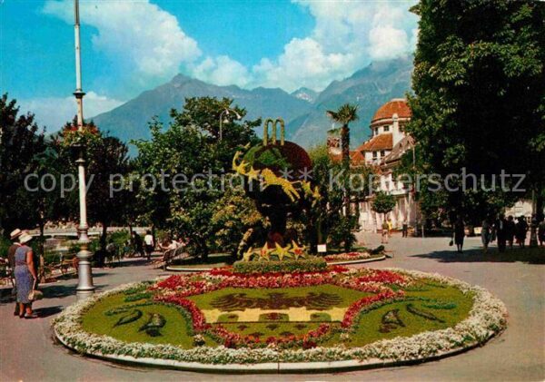 Merano Meran Promenade mit Kurhaus