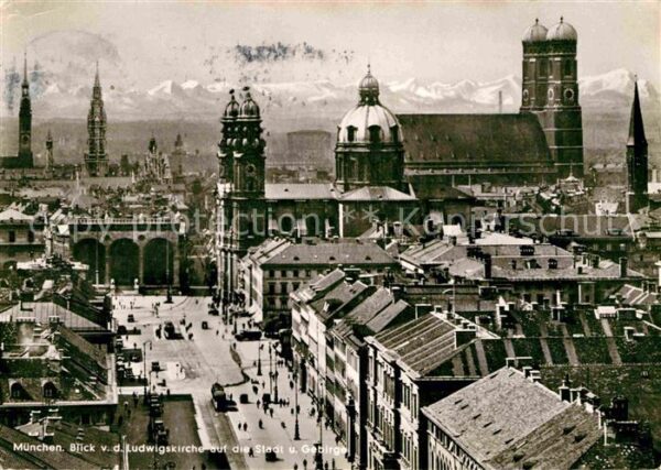 Muenchen Stadtbild mit Ludwigskirche Frauenkirch