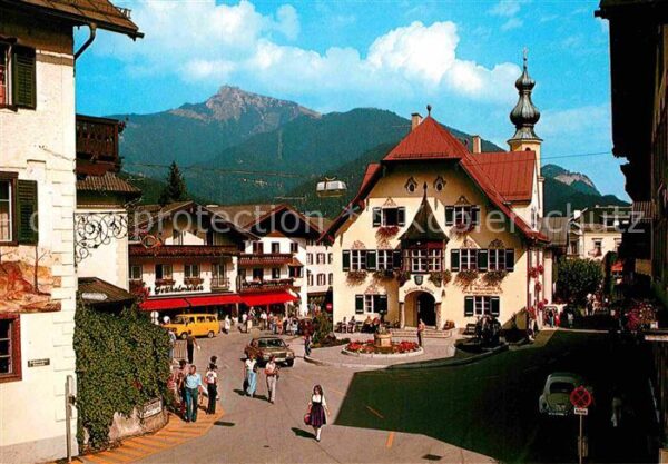 St Gilgen Wolfgangsee Marktplatz Rathaus Blick zum Schafberg