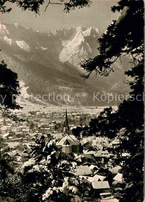 Garmisch-Partenkirchen Winterpanorama gegen Waxenstein und Zug