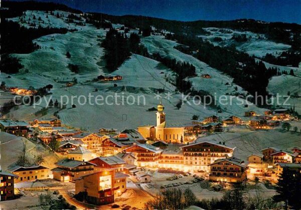 Saalbach-Hinterglemm Skidorf am Abend