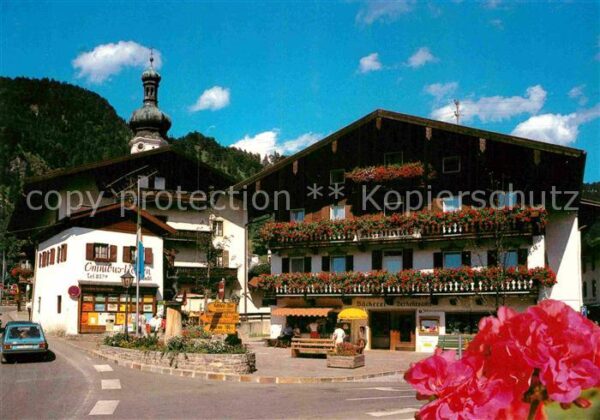Reit Winkl Dorfplatz mit Rathaus