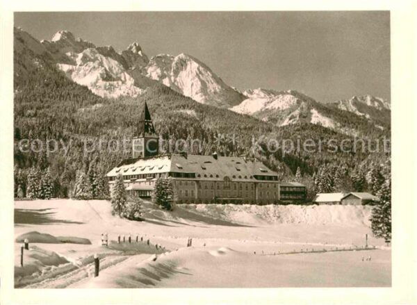 Elmau Schloss mit Dreitorspitze Winterpanoram