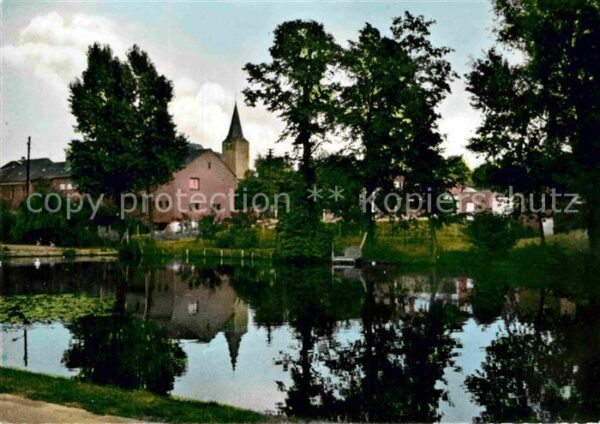 Niederkruechten Dorfweiher mit Kirche