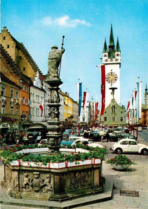 Straubing Ludwigsplatz Brunnen Blick zum Stadttur