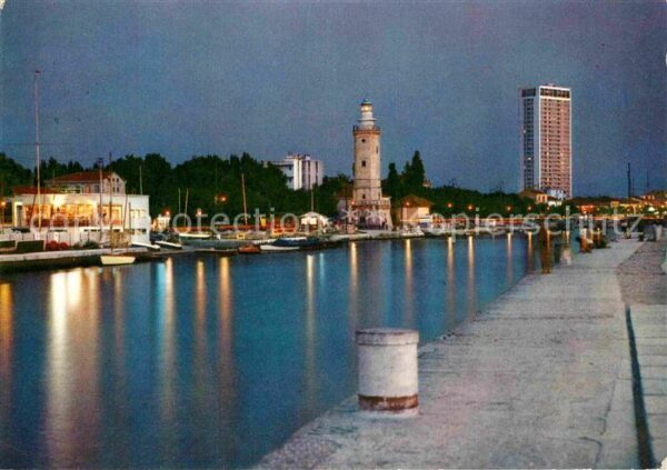Rimini Porto Canale con le sfondo del Grattaci