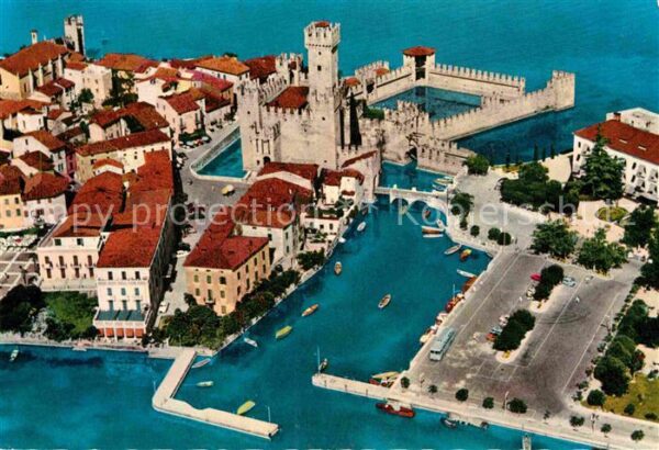 Sirmione Lago di Garda Fliegeraufnahme Hafen Altstadt