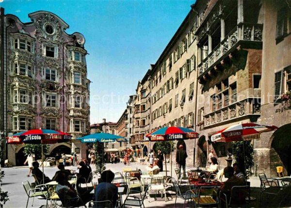 Innsbruck Fussgängerzone in der Altstadt Goldenes