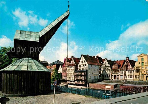 Lueneburg Alter Kran und Fachwerkhäuser an der Il