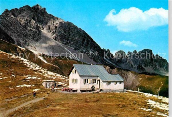 Kaiserjochhaus mit Zwölferspitze