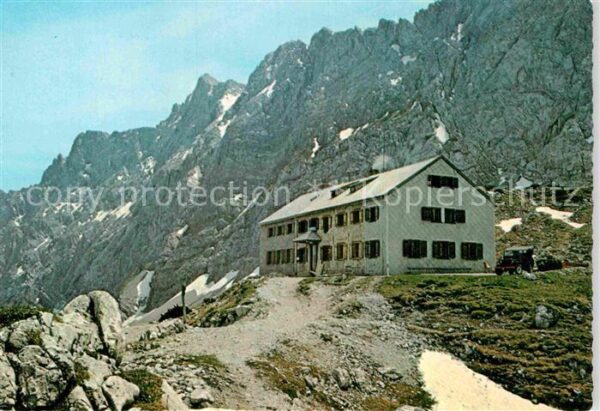 Lamsenjochhuette mit Hochnissel und Steinkarlspitze