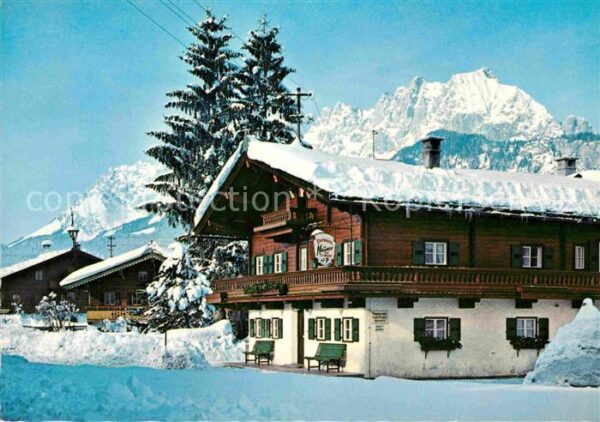 St Johann Tirol Ortspartie im Winter gegen Wilden Kaise
