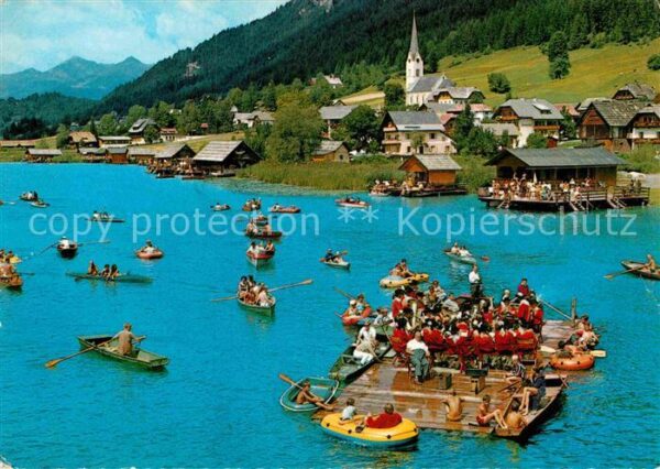 Weissensee Kaernten Floßkonzert der Trachtenkapelle