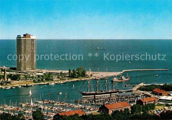 Travemuende Ostseebad mit Yachthafen Segelschulschiff Passat