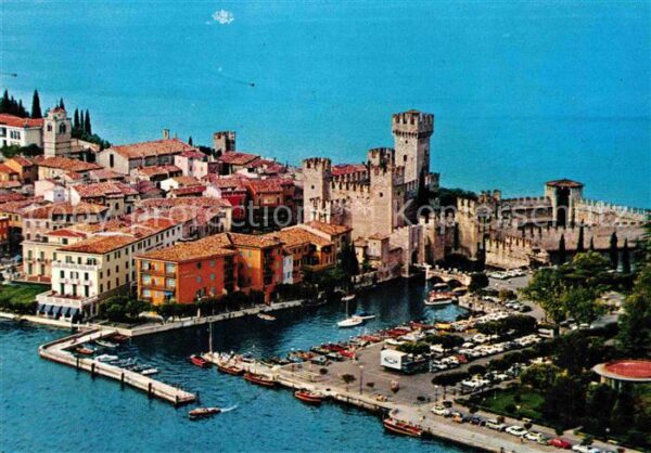 Sirmione Lago di Garda Fliegeraufnahme Schloss Hafen