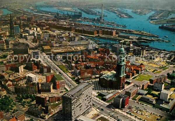 Hamburg Michel mit Hafen Fliegeraufnahme