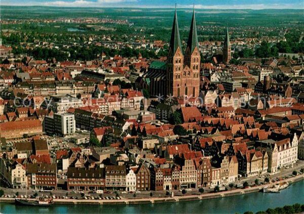 Luebeck Altstadt Kirche Hansestadt Fliegeraufna