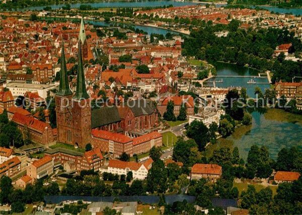 Luebeck Fliegeraufnahme mit Kirche