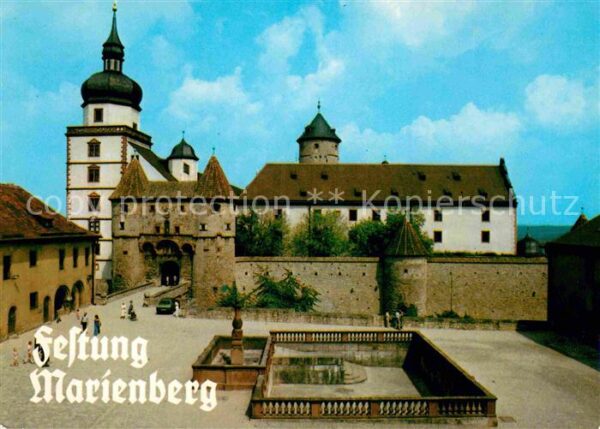 Wuerzburg Festung Marienberg Burghof Pferdetränke