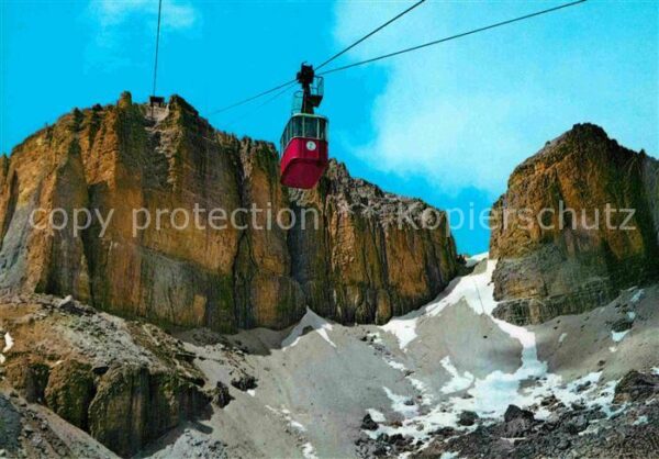 Seilbahn Passo Pordoi Sass Pordoi Dolomiti