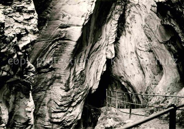 Hoehlen Caves Grottes Rosenlaui Berner Oberland Gletscherschl