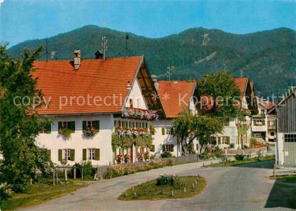 Bichl Bad Toelz Ortsmotiv mit Enzenauer Berg Bayerische