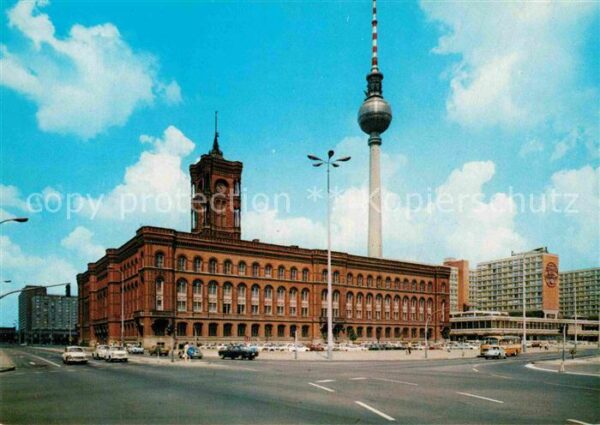 Berlin Rotes Rathaus mit Fernsehturm