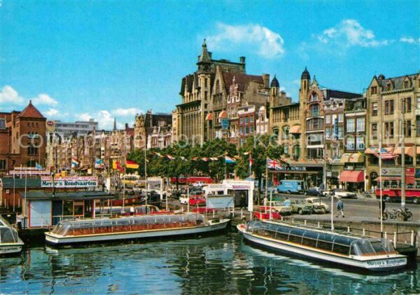 Amsterdam Niederlande Damrak met rondvaartboten