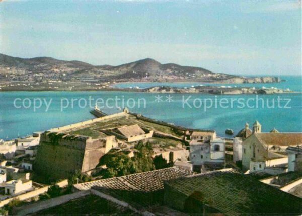 Ibiza Islas Baleares Alt Vila al fondo Talamanca