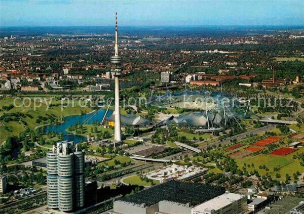 Muenchen Fliegeraufnahme Olympiagelände mit Spor