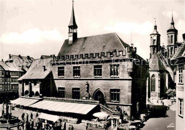 Goettingen Niedersachsen Rathaus und Johanniskirche