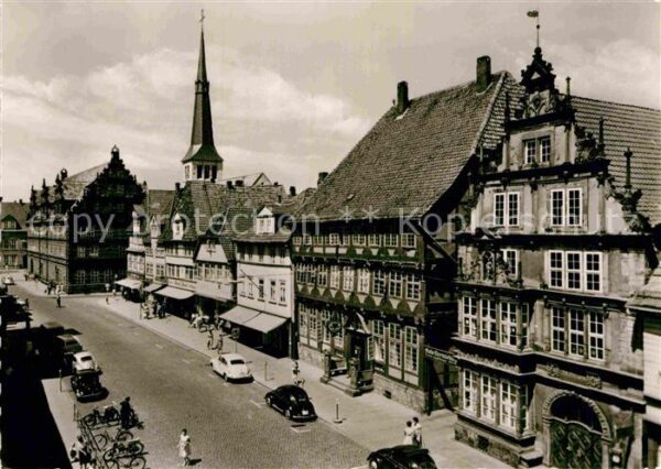 Hameln Weser Osterstrasse mit Hochzeitshaus und Turm