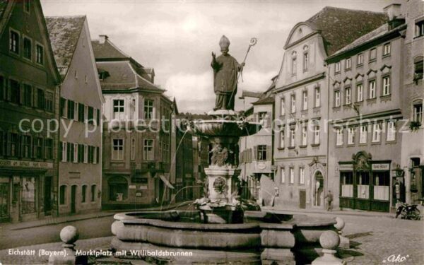 Eichstaett Oberbayern Marktplatz Willibaldsbrunnen Hotel Adle