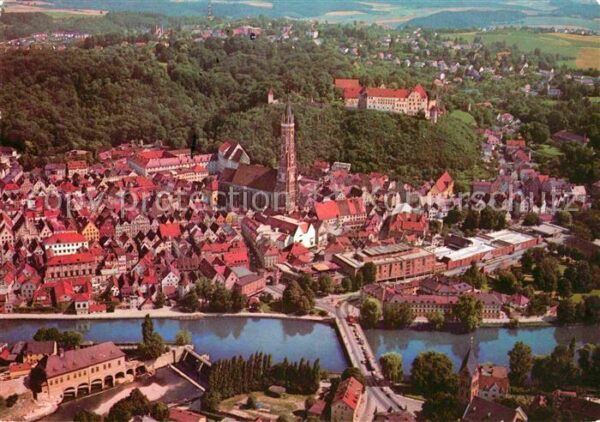 Landshut Isar Stadtbild mit St Martinskirche und Burg