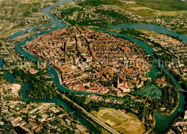 Luebeck Stadtzentrum Hansestadt Fliegeraufnahme
