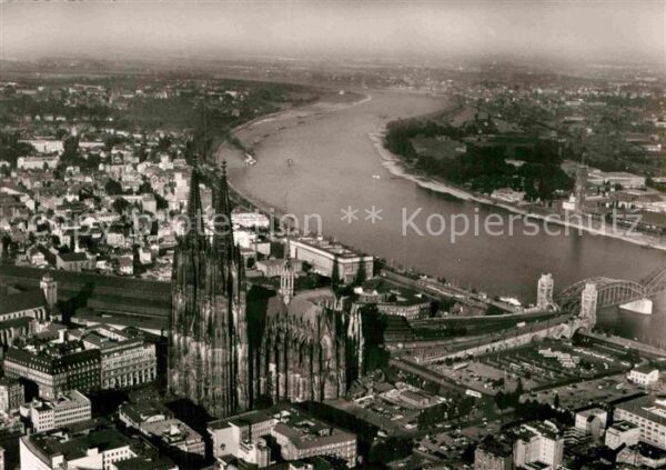 Koeln Rhein Fliegeraufnahme mit Dom