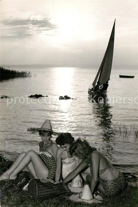 Balaton Plattensee Abends am Strand Segelboot