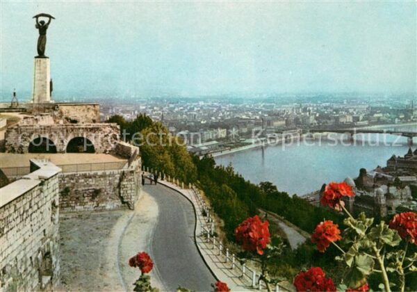 Budapest Ansicht mit Gellert Berg Denkmal Donau
