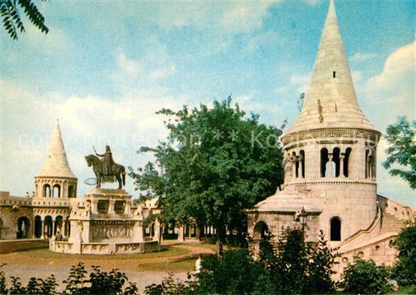 Budapest Halaszbastya a Szt Istvan szoborral Fis