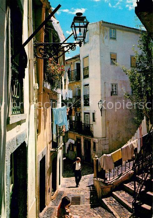Lisboa Rua tipica de Alfama