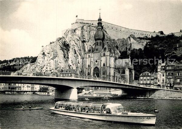 Dinant Wallonie Pont sur la Meuse Bateau Citadelle et C